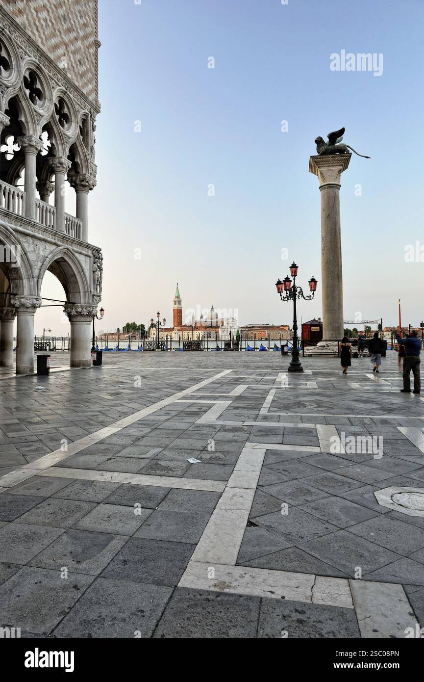 Place St Marc et Palais des Doges à Venise. Heure du matin Banque D'Images