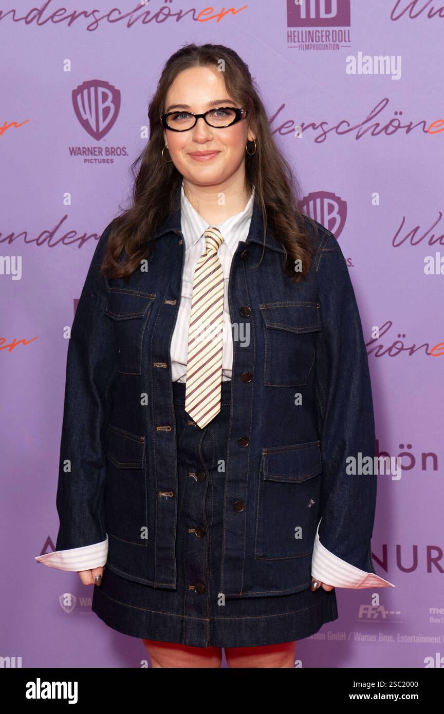 Dilara Aylin Ziem BEI der Weltpremiere des Kinofilms Wunderschöner im Zoo Palast. Berlin, 04.02.2025 *** Dilara Aylin Ziem à la première mondiale du film Wunderschöner au Zoo Palast Berlin, 04 02 2025 Foto:XJ.xKnowlesx/xFuturexImagex wunderschoener_5283 Banque D'Images