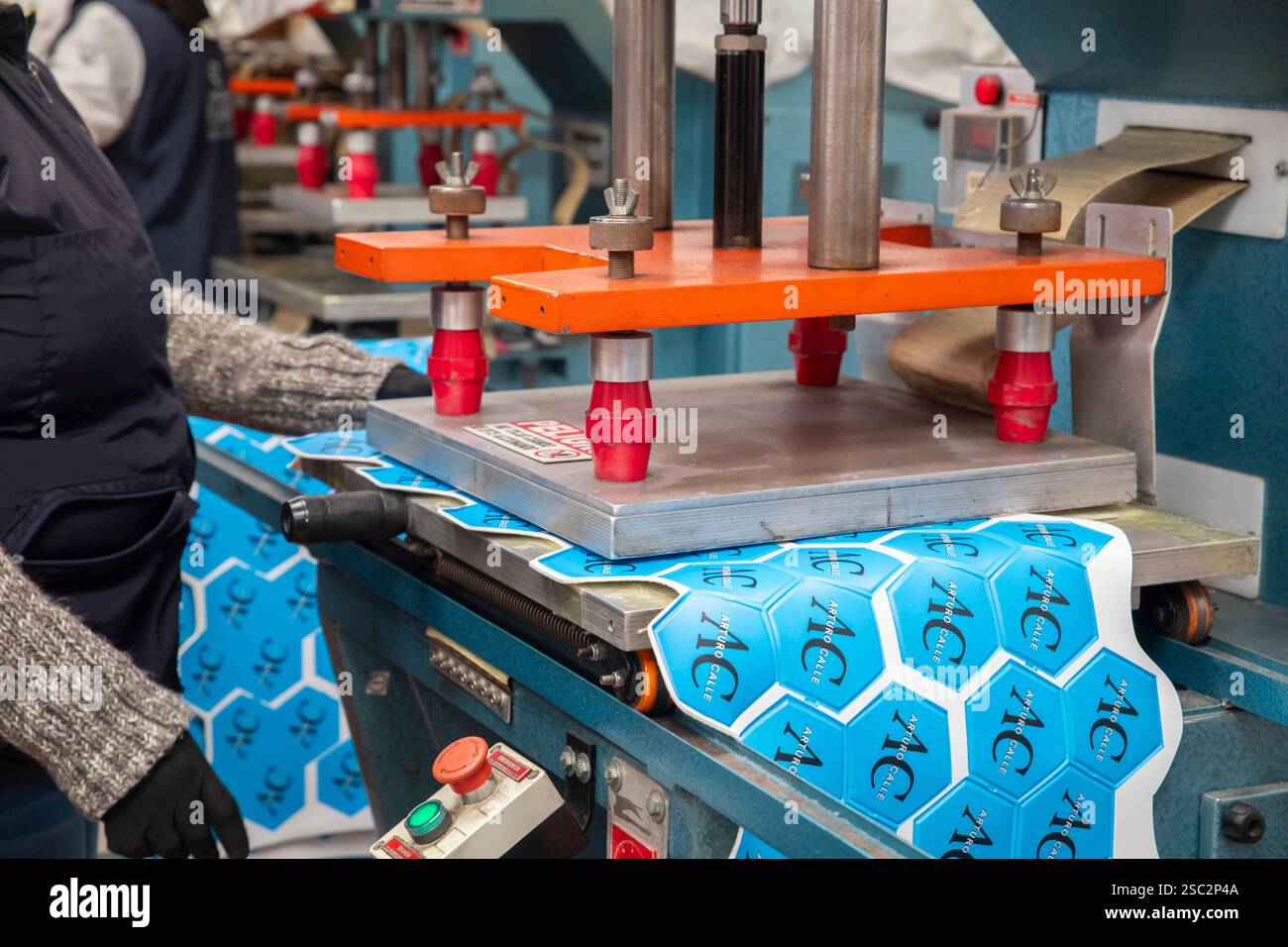 Usine de ballon de sport. Depuis 1930, les habitants de la municipalité ont fait une tradition de coudre et vulcaniser des ballons de football en cuir, devenant le Banque D'Images