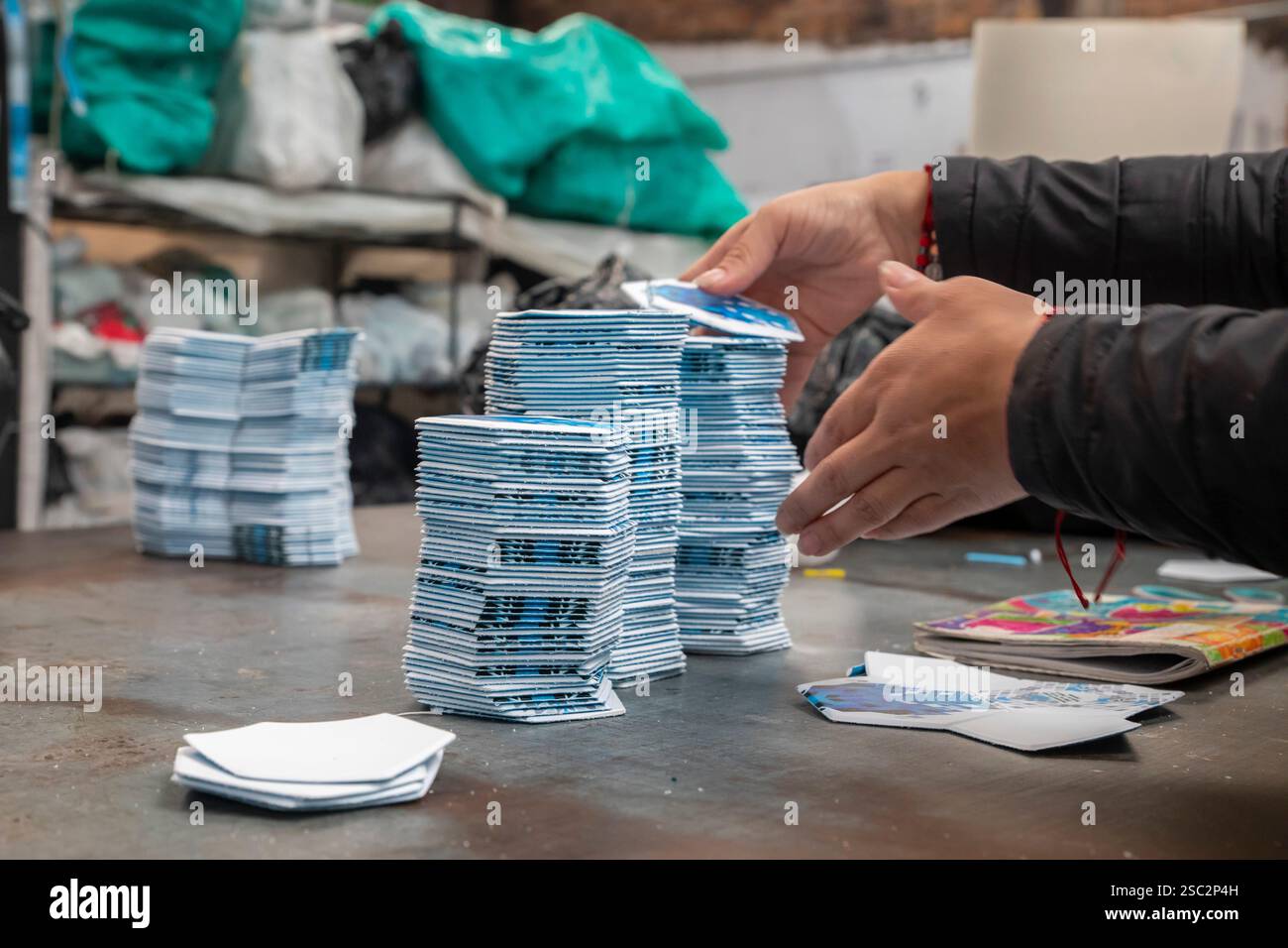 Usine de ballon de sport. Depuis 1930, les habitants de la municipalité ont fait une tradition de coudre et vulcaniser des ballons de football en cuir, devenant le Banque D'Images