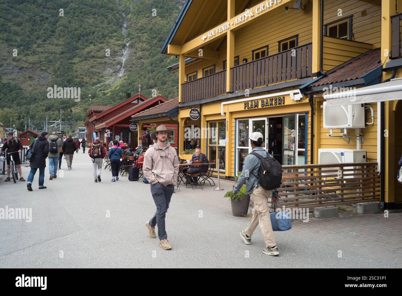 Navire de croisière Spirit of Adventure capacité de 1000 passagers dans le port de Flam, Norvège. Banque D'Images