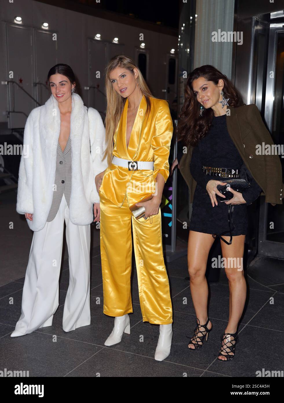 Mariah Strongin (G) et Ashley Haas (C) assistaient à la première de 'Gloria Bell' au Museum of Modern Art le 4 mars 2019 à New York Banque D'Images