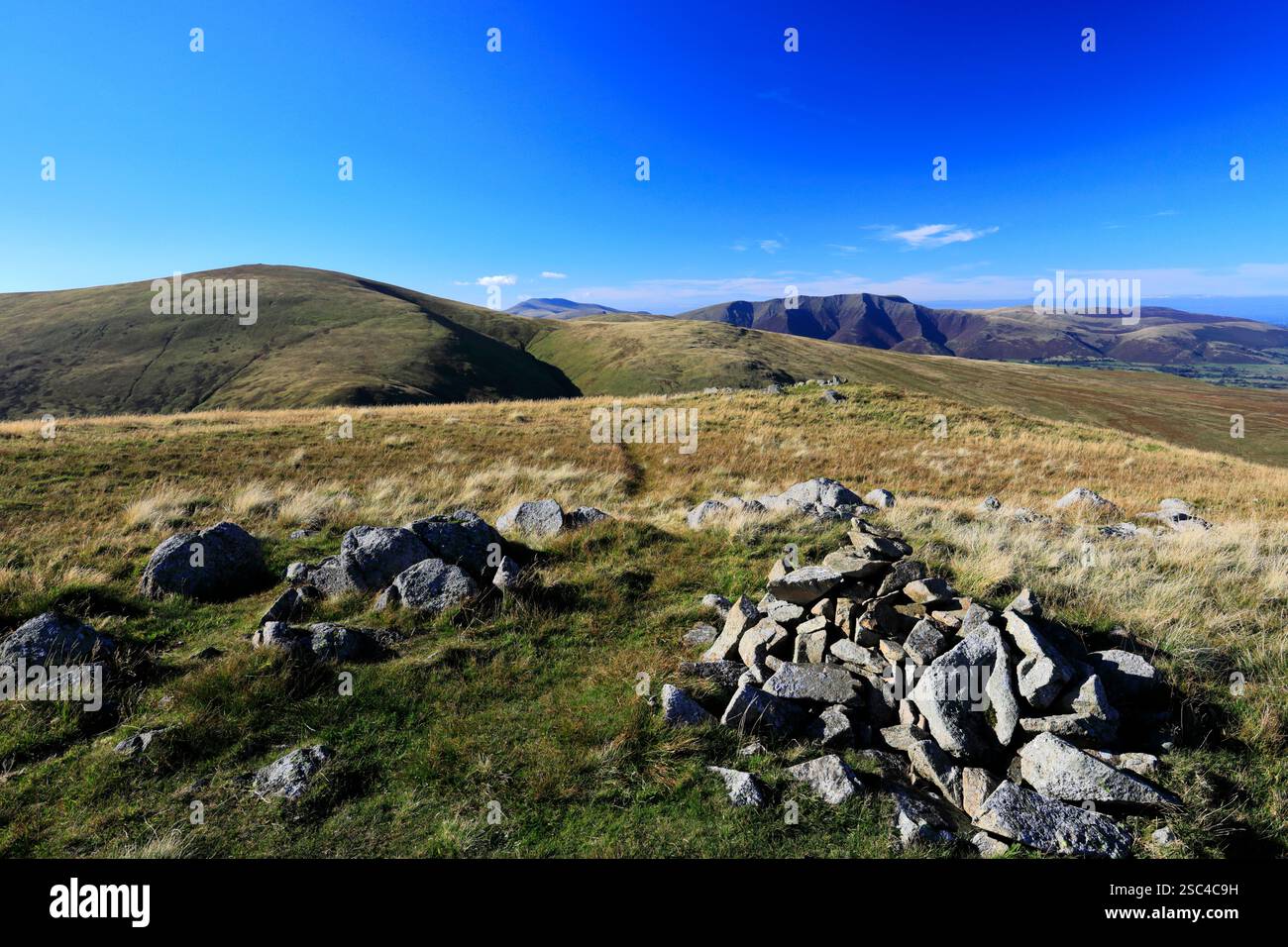 Le sommet Cairn de Hart Side Fell, Lake District National Park, Cumbria, Angleterre Hart Side Fell est l'un des 214 Wainwright Fells. Banque D'Images