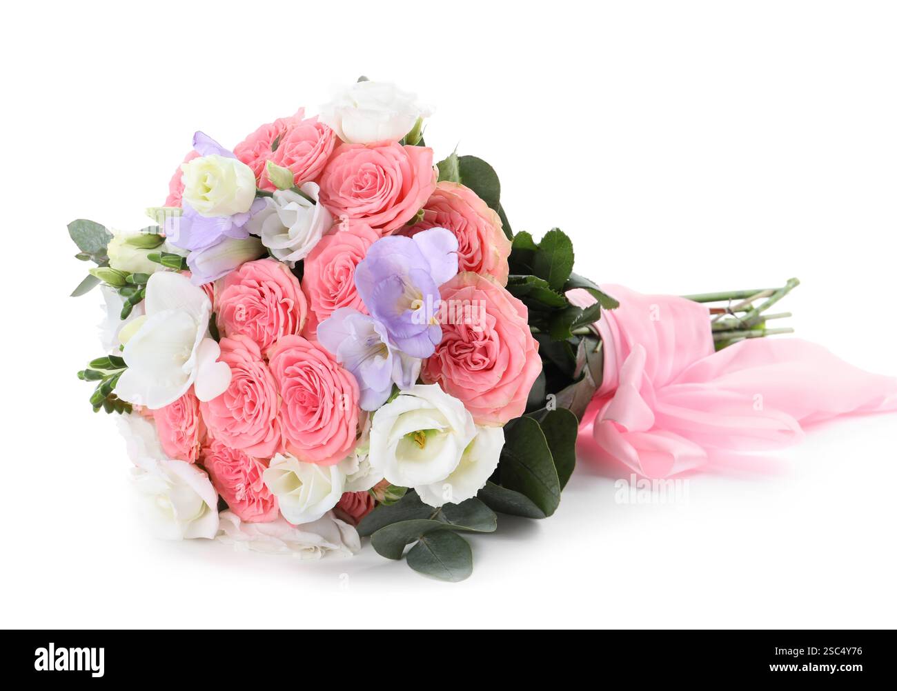 Bouquet de mariage de belles fleurs isolées sur blanc Banque D'Images