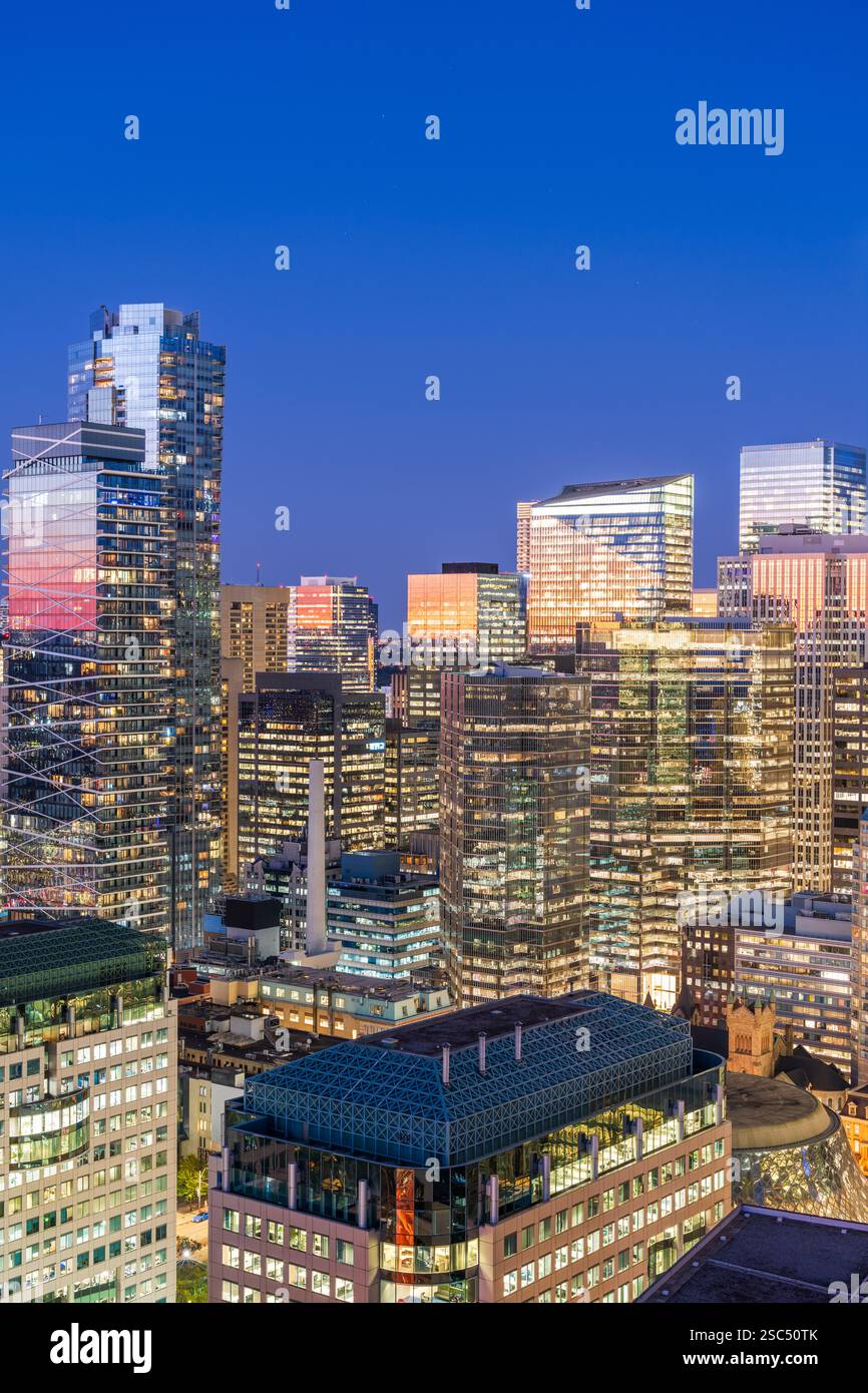 Toronto, Ontario, Canada ville du centre-ville à l'heure bleue. Banque D'Images