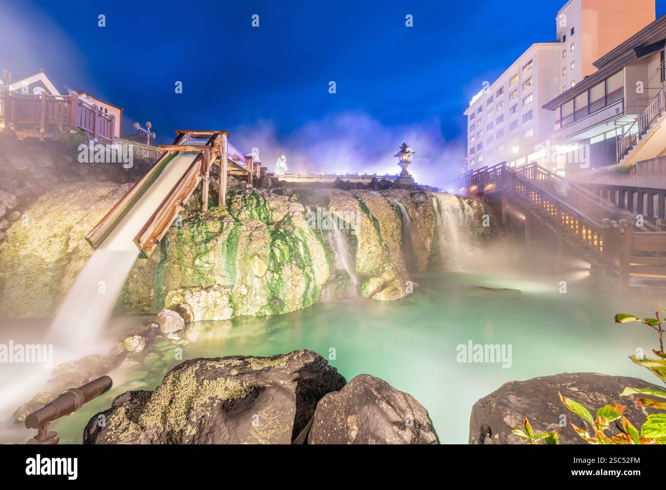 Kusatsu Onsen, préfecture de Gunma, Japon au crépuscule. Banque D'Images