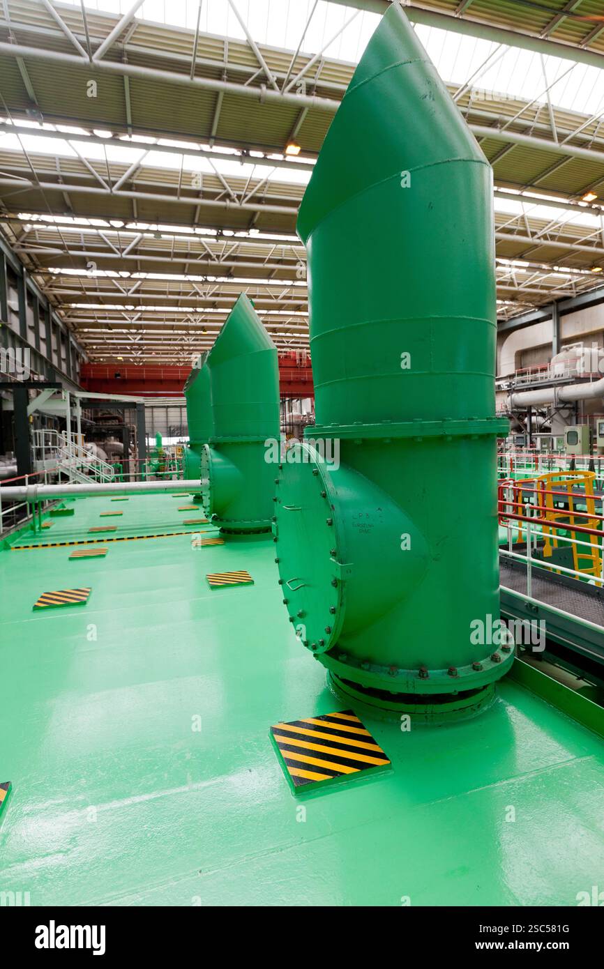 La salle des turbines de la centrale nucléaire Dungeness B, Kent. Banque D'Images