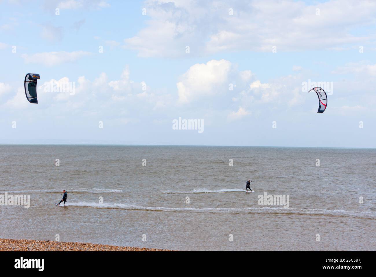 Kite-surf à Dungeness, Kent, Angleterre Banque D'Images