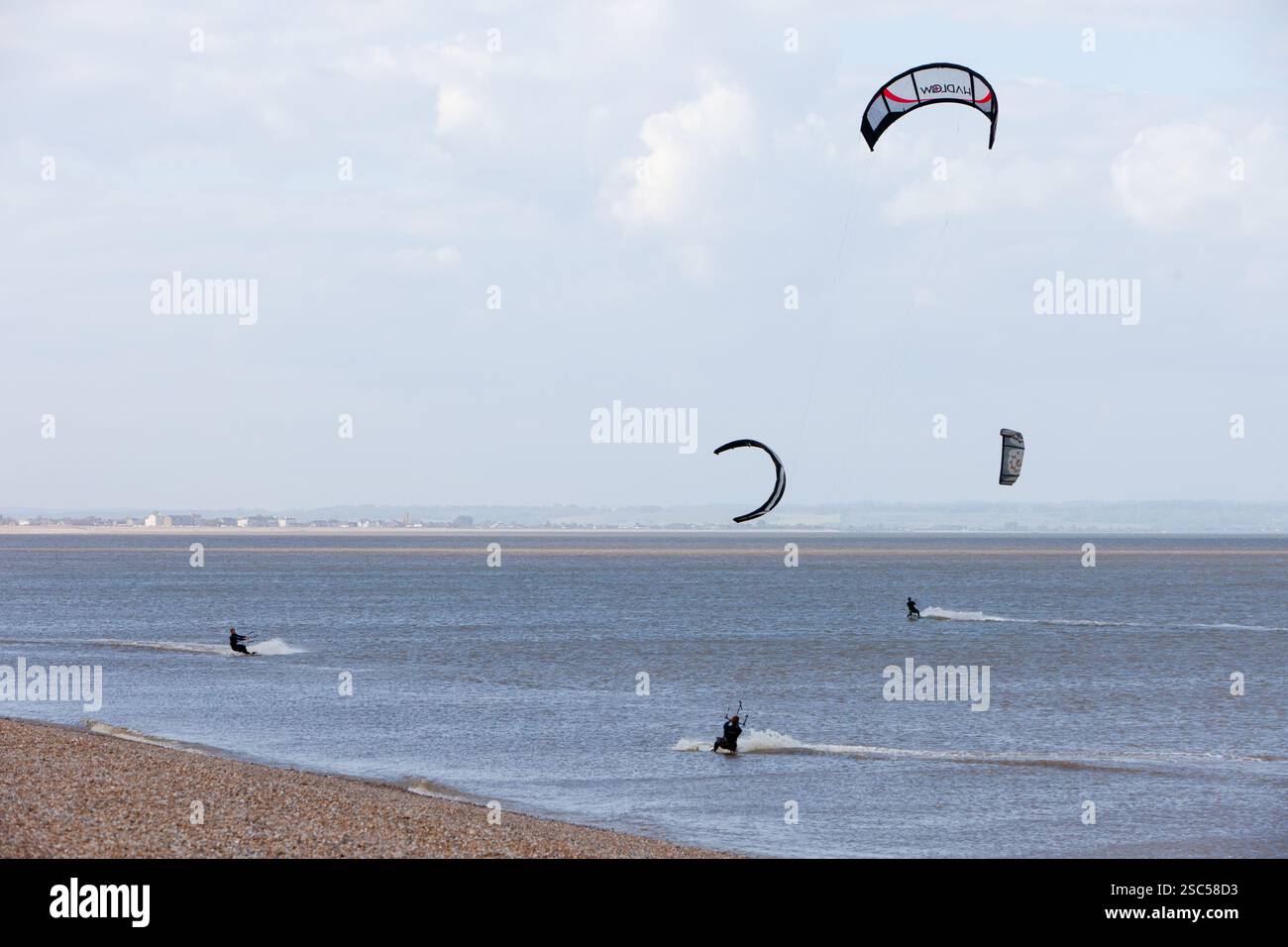 Kite-surf à Dungeness, Kent, Angleterre Banque D'Images