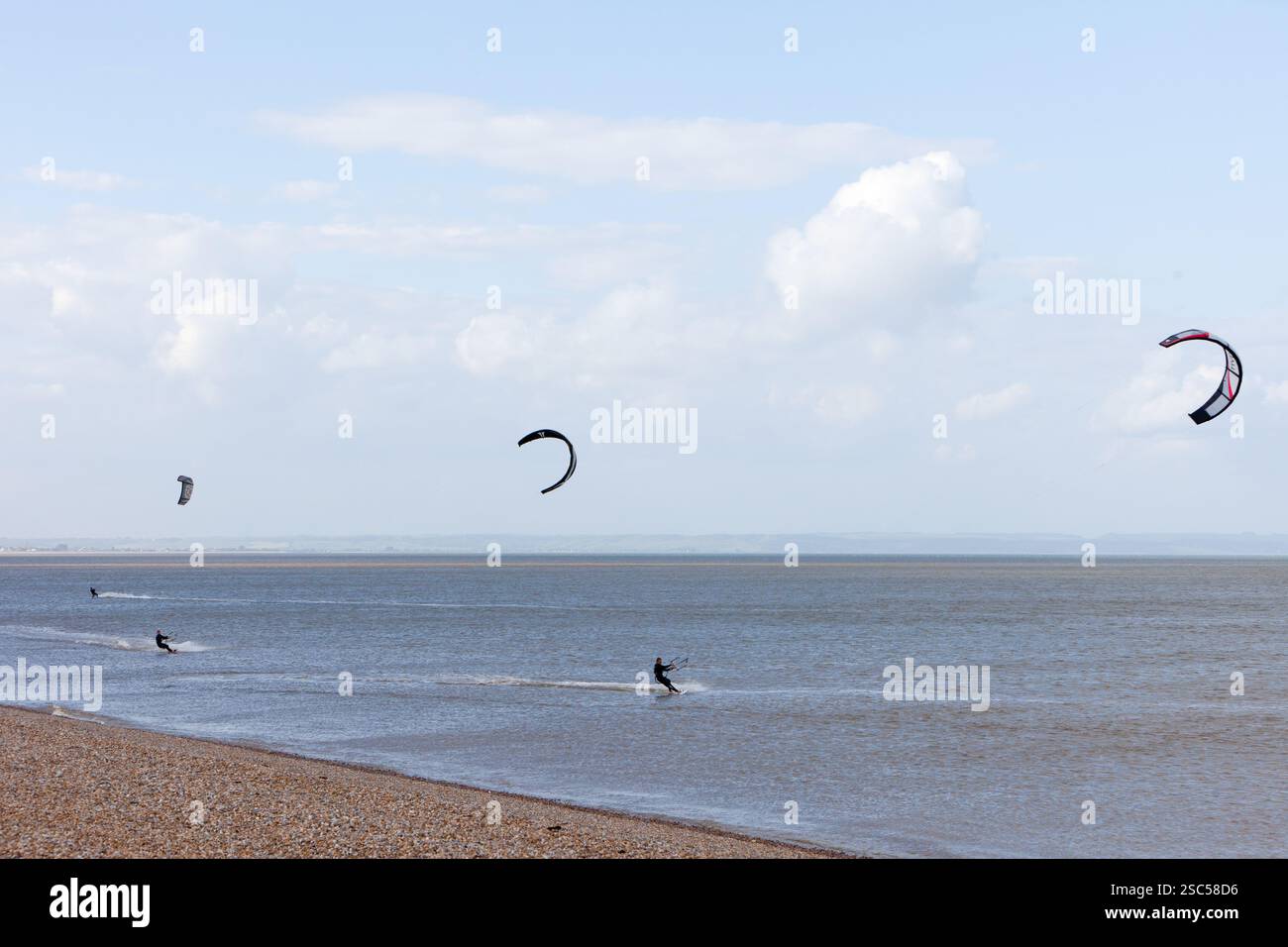 Kite-surf à Dungeness, Kent, Angleterre Banque D'Images