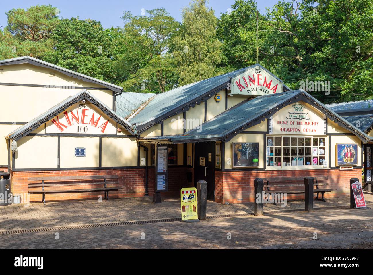 Le Kinema in the Woods est un cinéma historique situé à Woodhall Spa Lincolnshire Angleterre GB Europe Banque D'Images