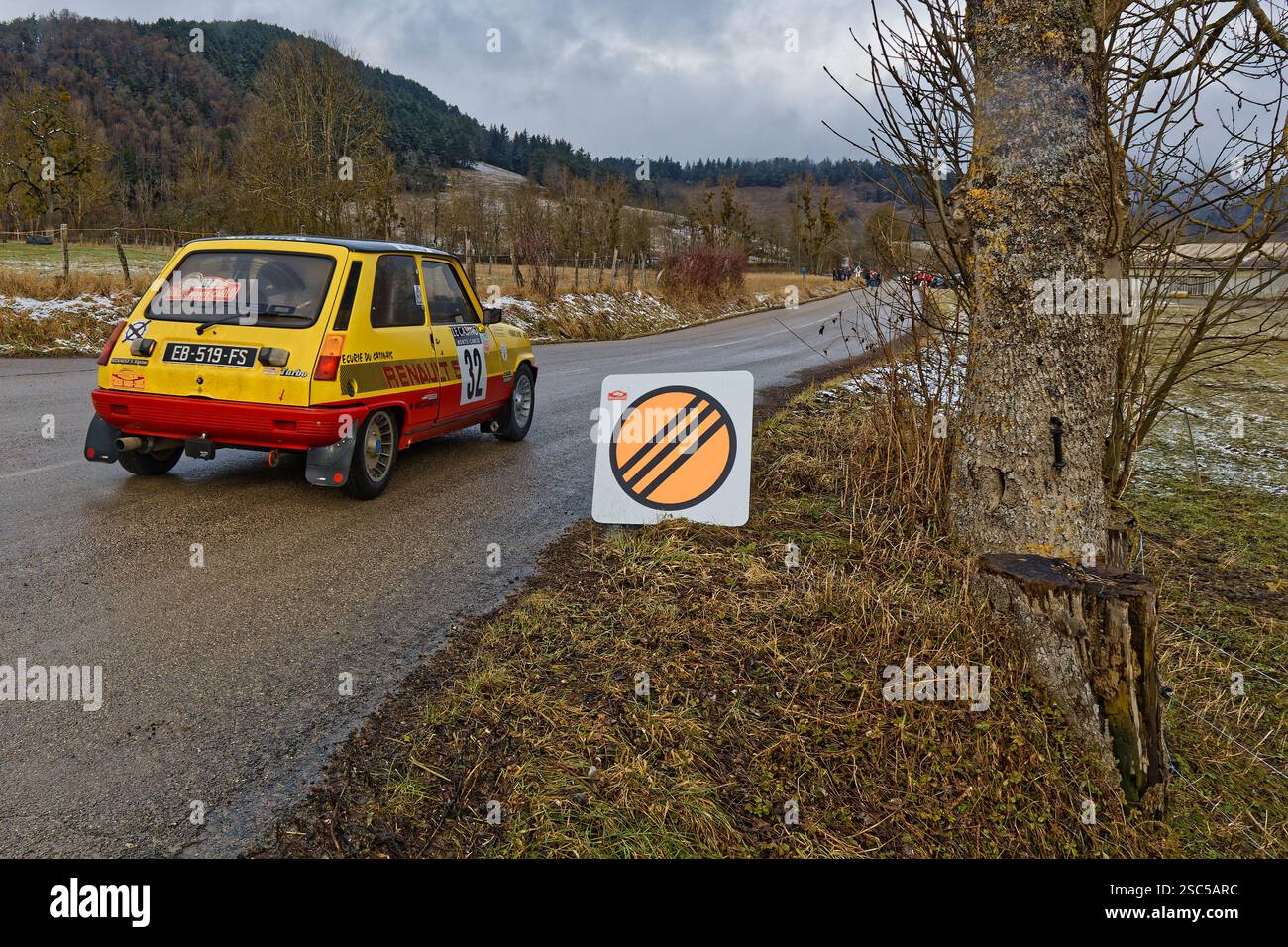 Clelles, FRANCE, 1er février 2025 : année après année, le Rallye Monte-Carlo historique continue de se démarquer par la diversité et l'authenticité de son Ro Banque D'Images