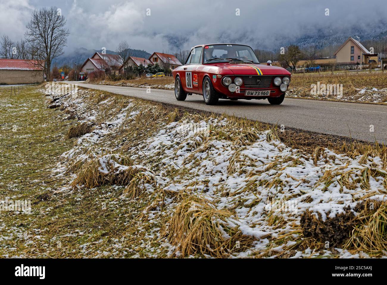 Clelles, FRANCE, 1er février 2025 : année après année, le Rallye Monte-Carlo historique continue de se démarquer par la diversité et l'authenticité de son Ro Banque D'Images