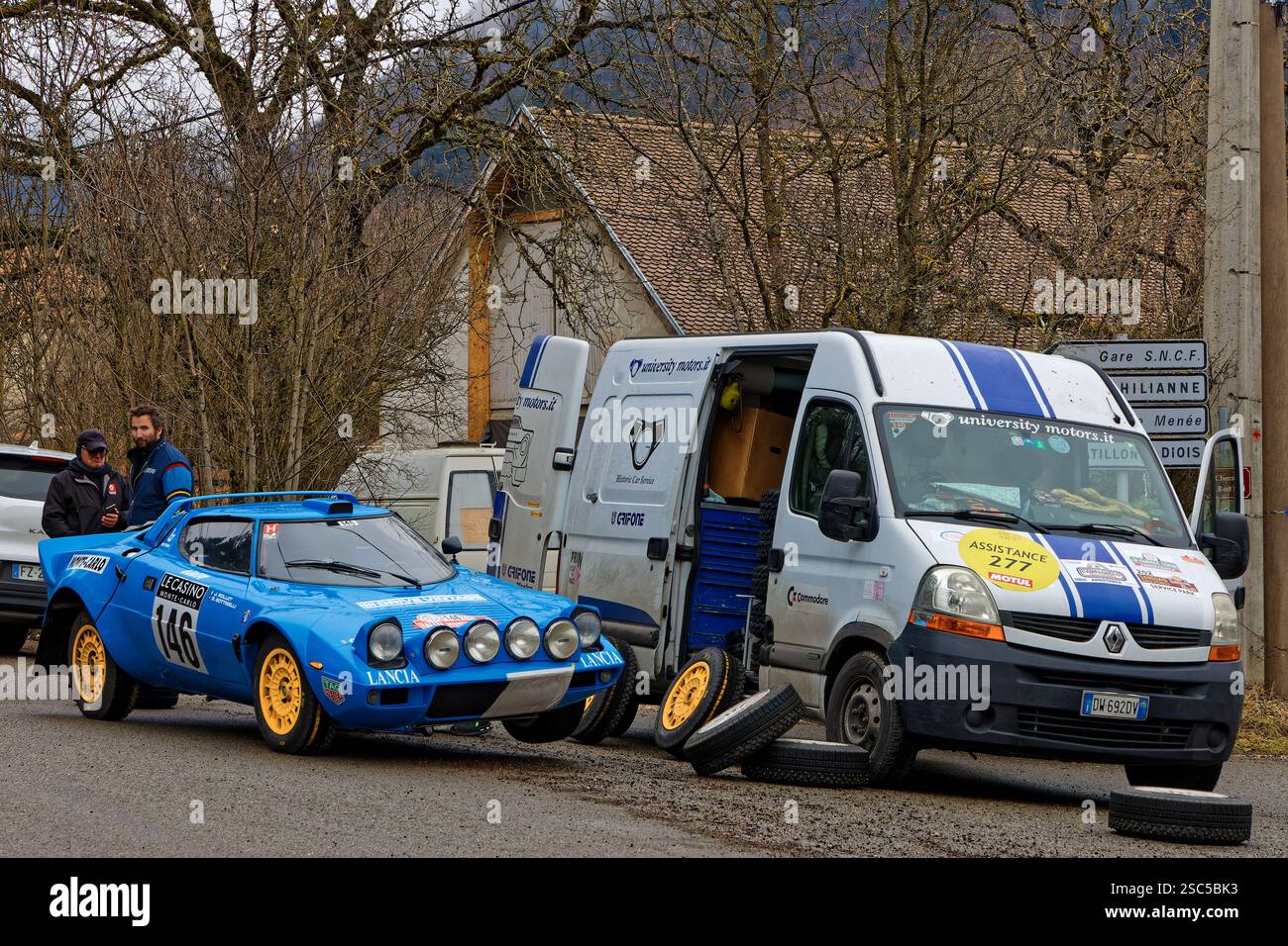 Clelles, FRANCE, 1er février 2025 : année après année, le Rallye Monte-Carlo historique continue de se démarquer par la diversité et l'authenticité de son Ro Banque D'Images