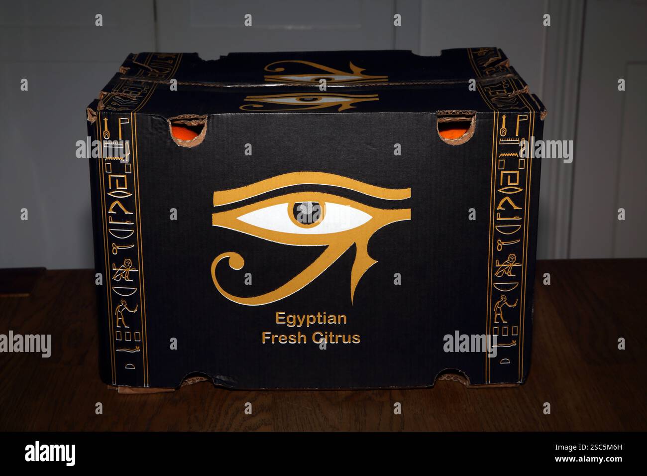 L'œil d'Horus sur la boîte d'agrumes fraîche égyptienne Banque D'Images
