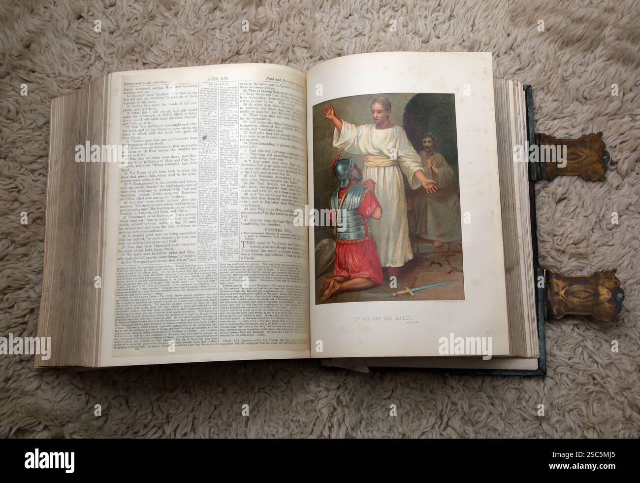 Saint Paul et le geôlier - (actes) le geôlier de Philippi sur ses genoux devant Saint Paul et Silas en prison demandant ce qu'il doit faire pour être sauvé dans Un Banque D'Images