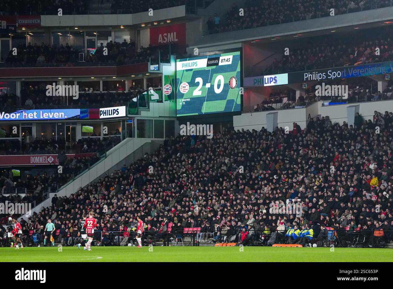 Eindhoven, pays-Bas. 05th Feb, 2025. Eindhoven - le score des quarts de finale de la KNVB Beker 2024/2025, la coupe nationale néerlandaise. Le match se déroule entre le PSV Eindhoven et Feyenoord au Philips Stadion le 5 février 2025 à Eindhoven, aux pays-Bas. Crédit : Box to Box Pictures/Alamy Live News Banque D'Images