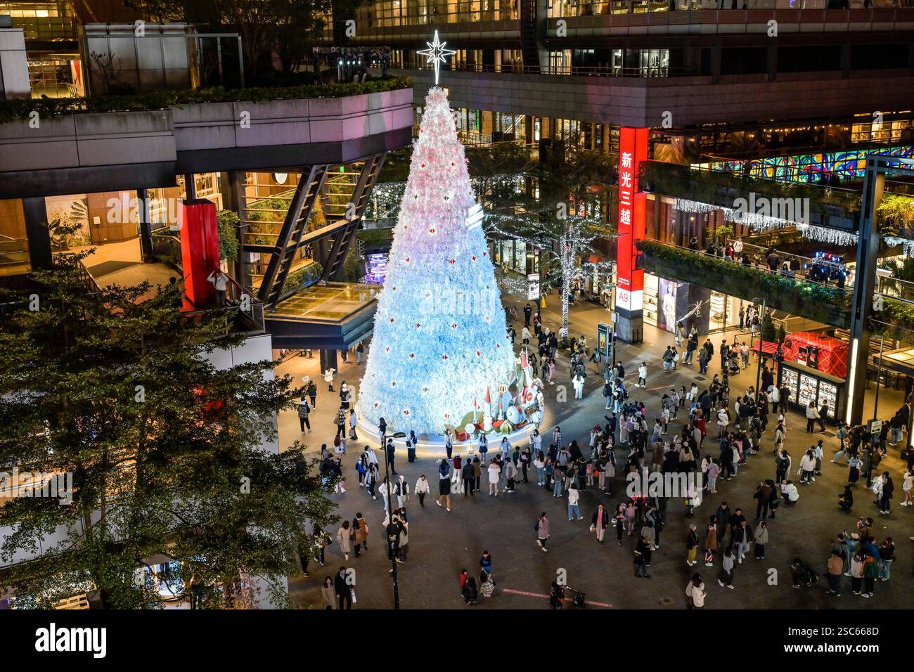 Weihnachtsbaum an der Xiangti Avenue Plaza, Geschäftsviertel Xinyi Special District, Taipeh, Taiwan Banque D'Images