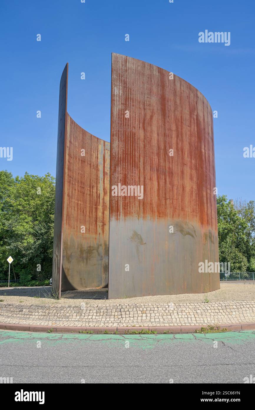 Skulptur von Richard Serra : point de vue, Mittelinsel des Kreisverkehrs an der B51, Dillingen, Sarre, Deutschland Banque D'Images