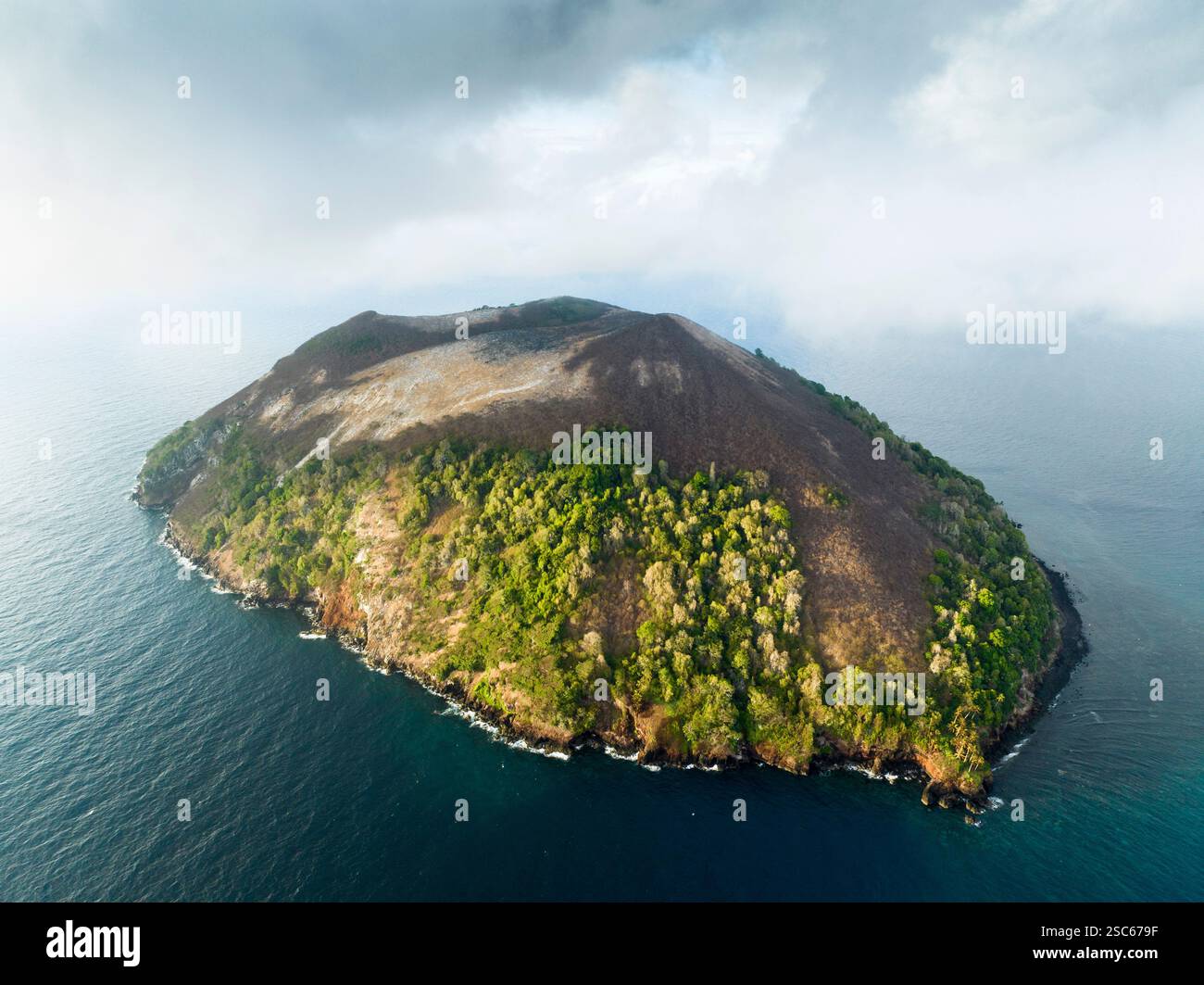 Manuk Island, Pulau Manuk, Moluques, mer de Banda, Indonésie Banque D'Images
