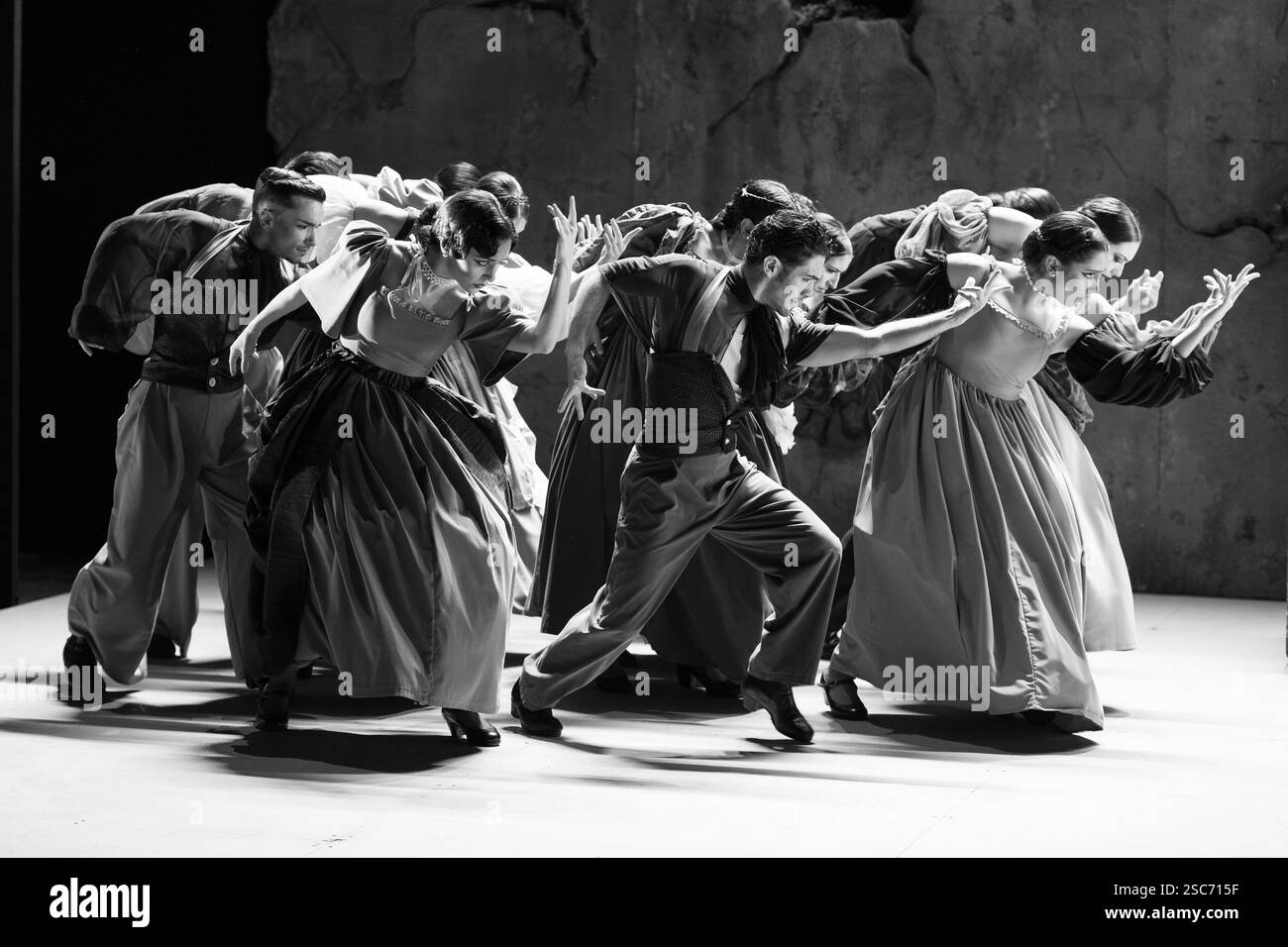 Le danseur de flamenco se produit lors de la présentation de la Pineda par le Ballet Flamenco de Andalucía au Matadero de Madrid, le 5 février Espagne Banque D'Images