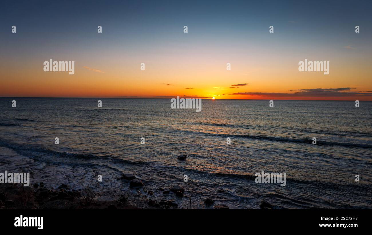 Lever du soleil sur la plage de Togston, Druridge Bay Northumberland, 2025 Banque D'Images