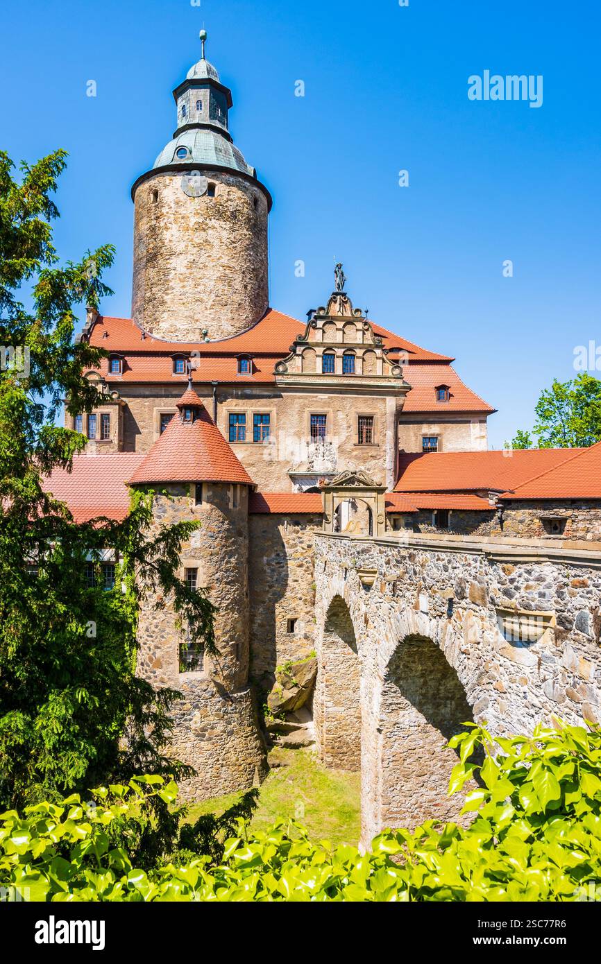 Vue sur le vieux beau château de Czocha en été, basse Silésie, Pologne Banque D'Images