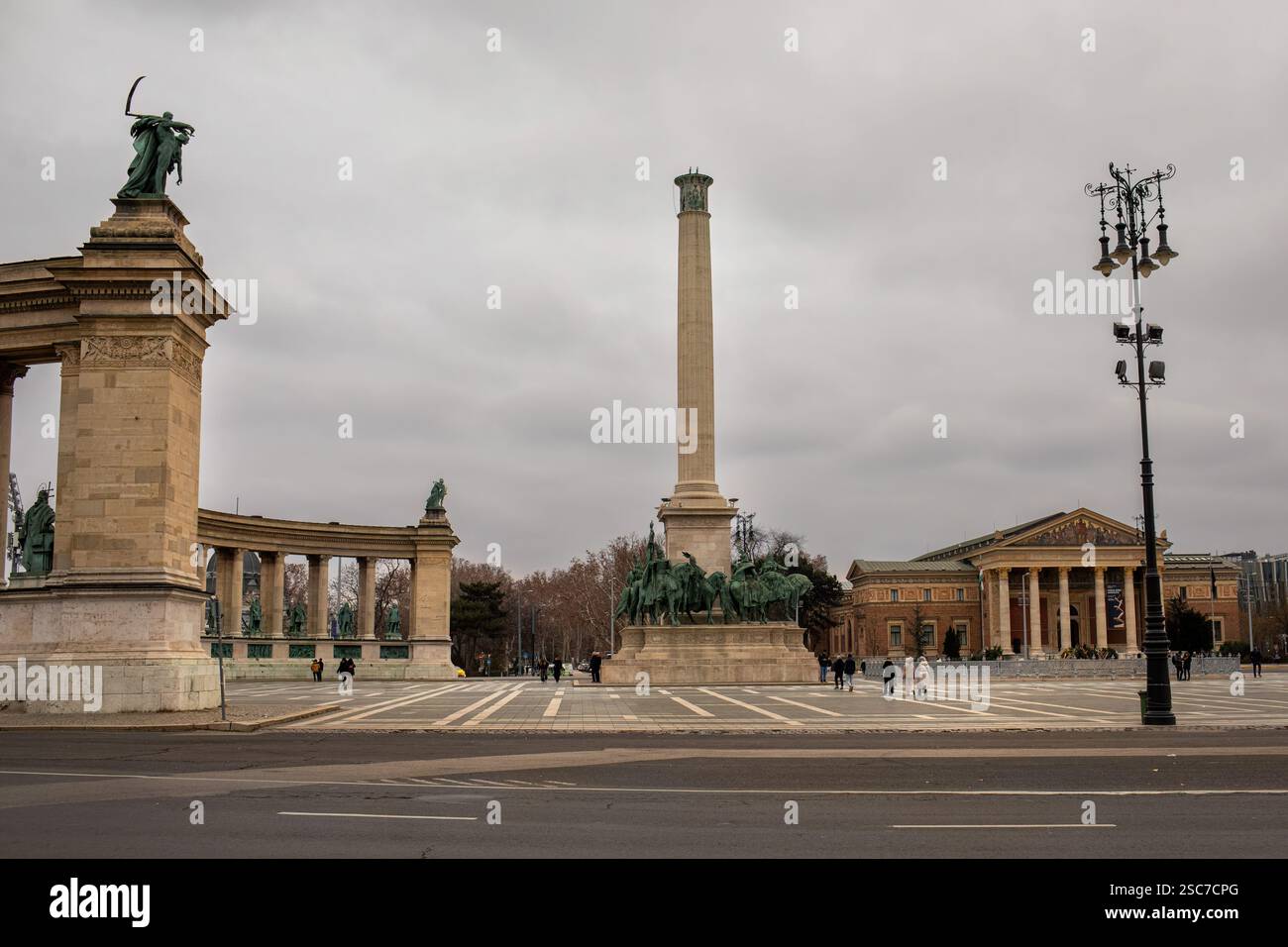 Budapest, Hongrie - février 2,2025 : place des héros (Hosok tere) Banque D'Images
