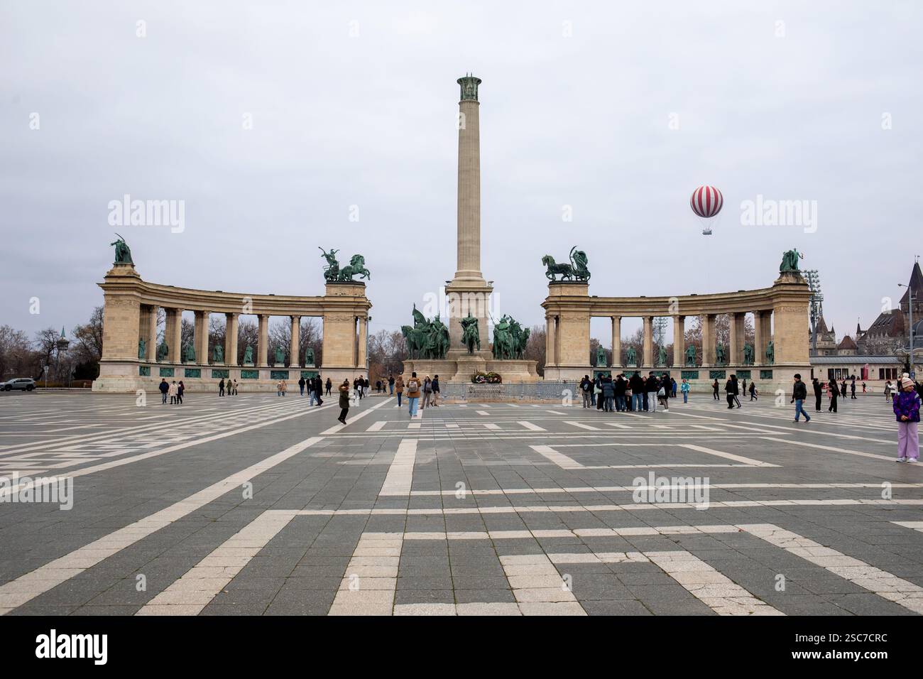 Budapest, Hongrie - février 2,2025 : place des héros (Hosok tere) Banque D'Images