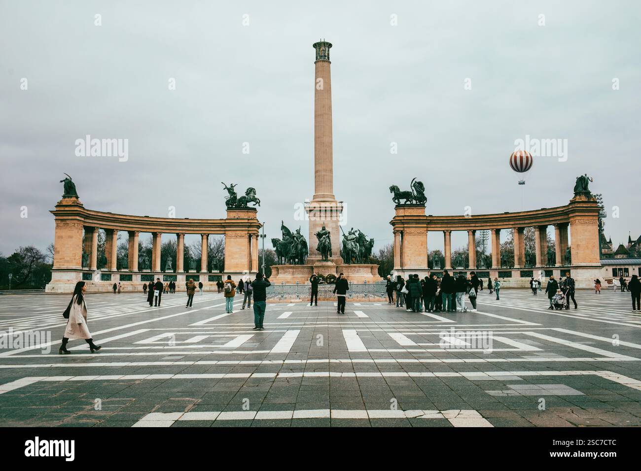 Budapest, Hongrie - février 2,2025 : place des héros (Hosok tere) Banque D'Images