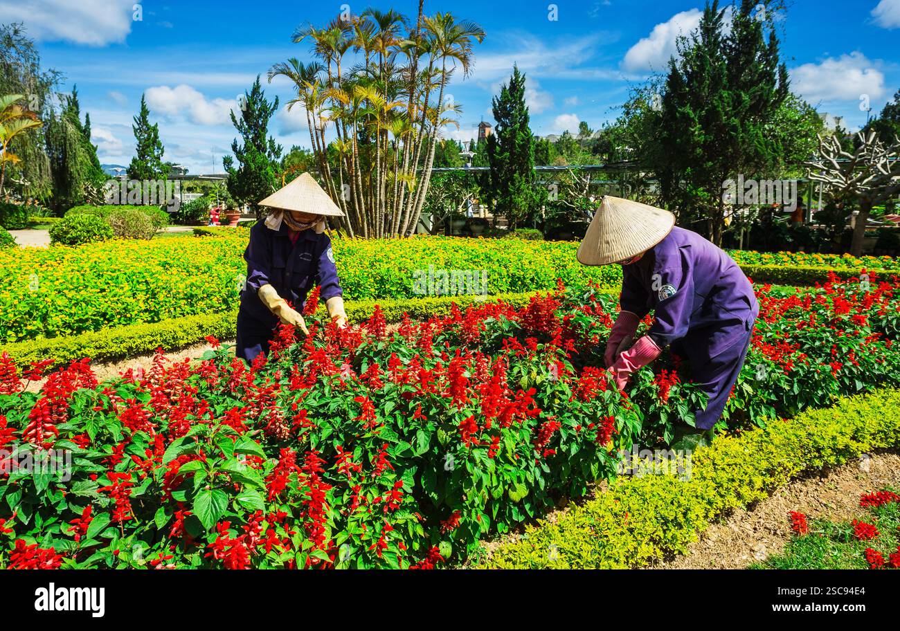 DA LAT CITY / VIETNAM - NOEMBER 26 2014 : porte principale du jardin fleuri Da Lat située au lac Ho Xuan Huong au centre-ville de DAT Lat City, Lam Dong provi Banque D'Images