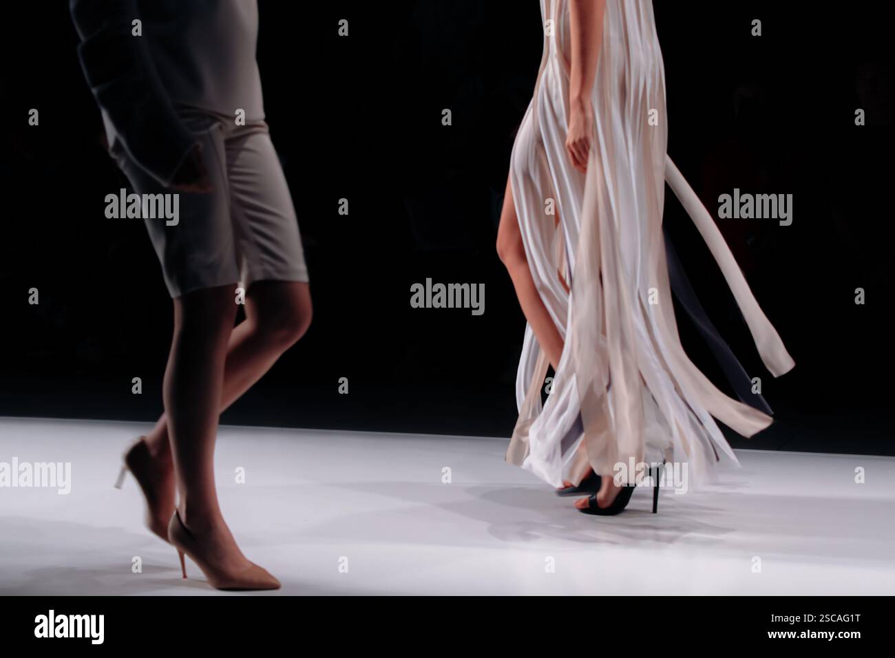 Détails des vêtements pour femmes de la jupe robe de mode et talons hauts, designer élégante collection Banque D'Images