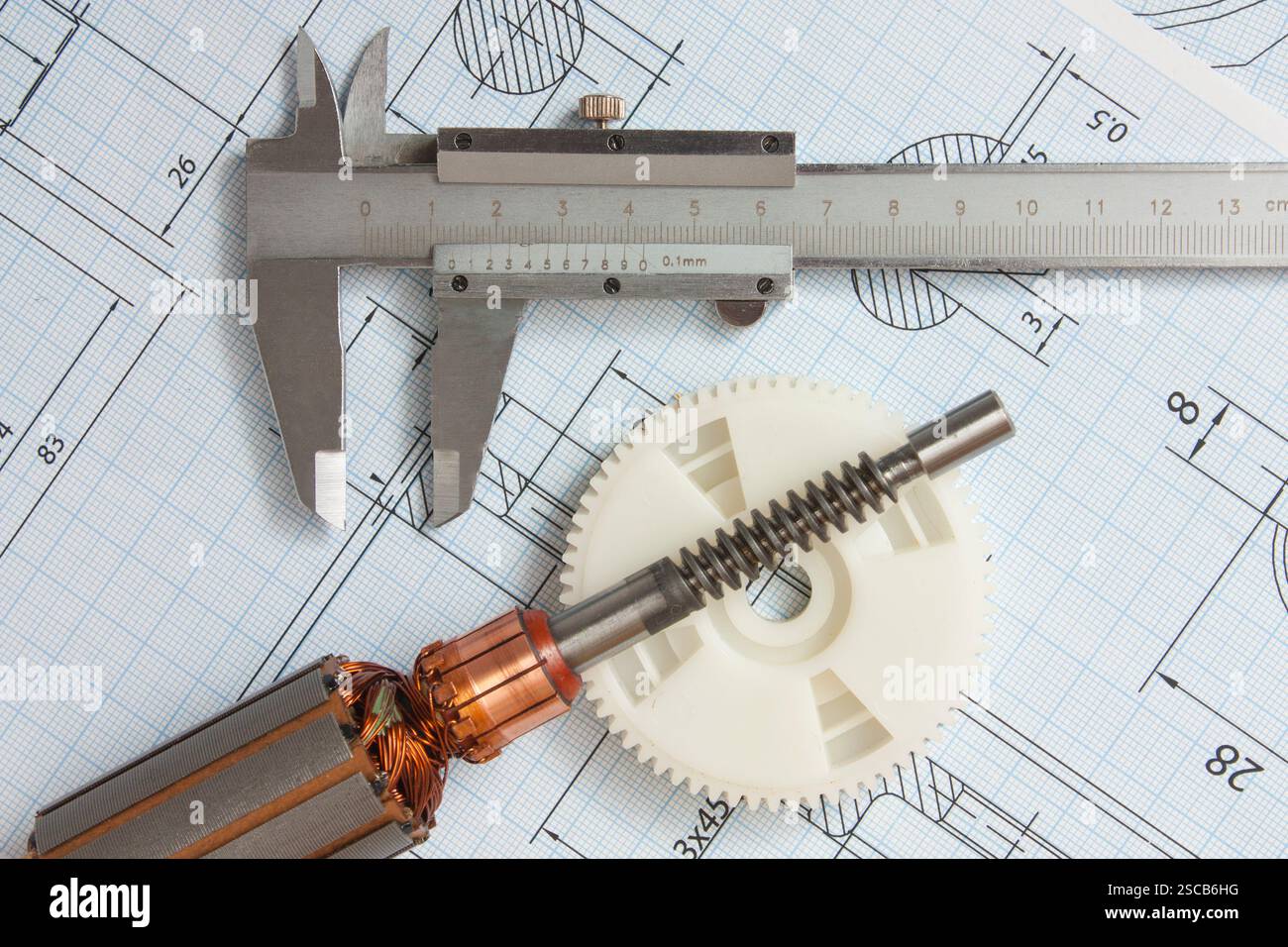 composants électriques et outils de mesure de papeterie contre les dessins Banque D'Images