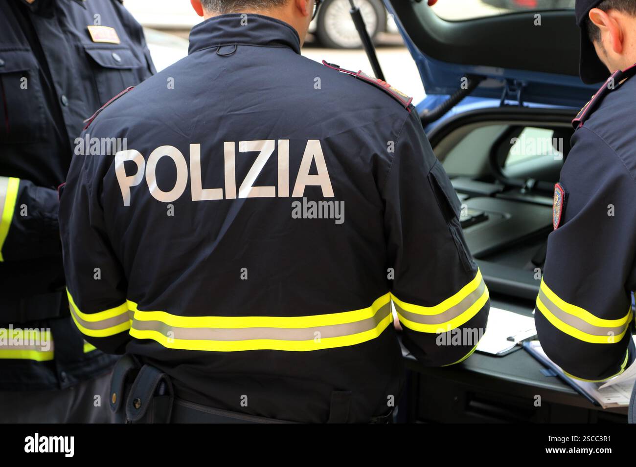 Officier de police d'État italien de Polizia Stradale en service Banque D'Images
