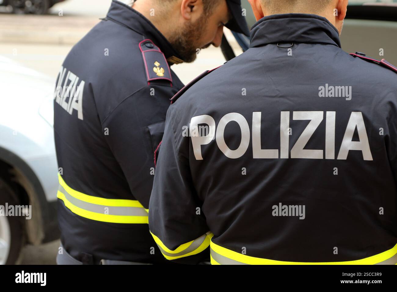 Officier de police d'État italien de Polizia Stradale en service Banque D'Images