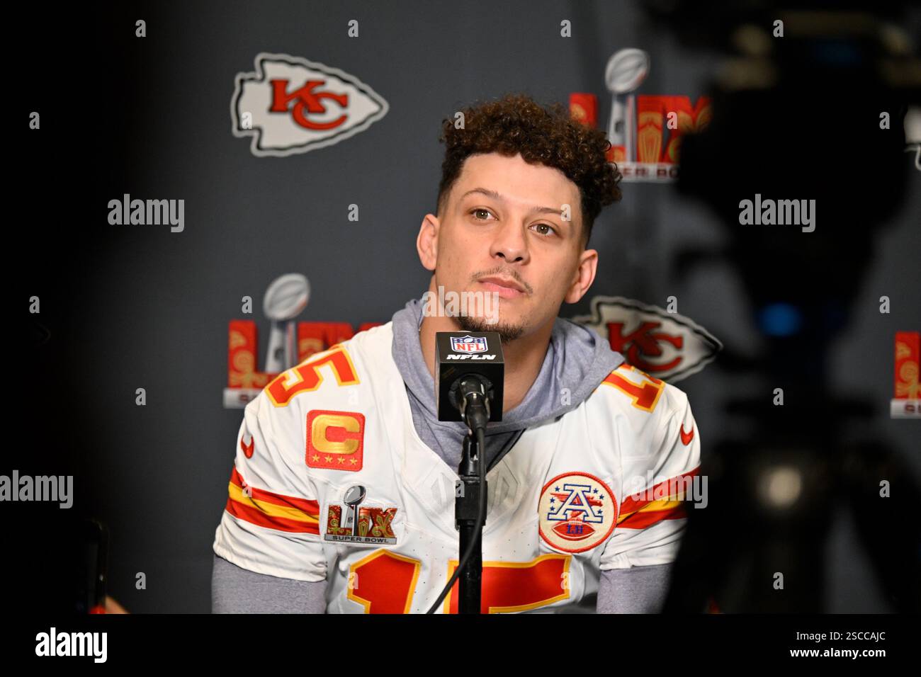 Super Bowl LIX. 6 février 2025. New Orleans LOS ANGELES ; le quarterback Patrick Mahomes (15 ans) des Chiefs de Kansas City tient une conférence de presse à l'hôtel Marriott pendant la semaine précédant le Super Bowl LIX. Crédit obligatoire Eric Canha/CSM/Alamy Live News Banque D'Images Super Bowl LIX. 6 février 2025. New Orleans LOS ANGELES ; le quarterback Patrick Mahomes (15 ans) des Chiefs de Kansas City tient une conférence de presse à l'hôtel Marriott pendant la semaine précédant le Super Bowl LIX. Crédit obligatoire Eric Canha/CSM/Alamy Live News Banque D'Images