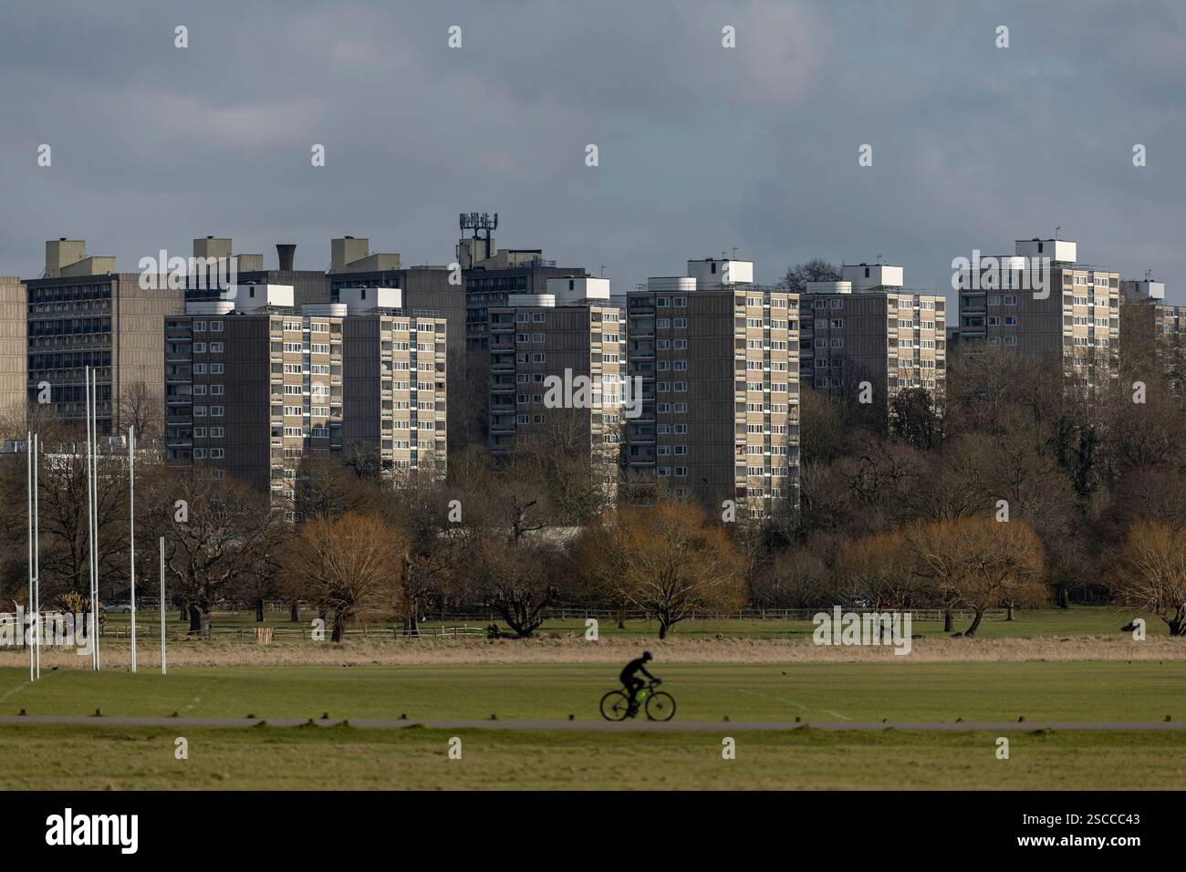 Vue sur Alton Estate à Roehampton surplombant Richmond Park dans le sud de Londres, Angleterre. Crédit photo : SMP Banque D'Images