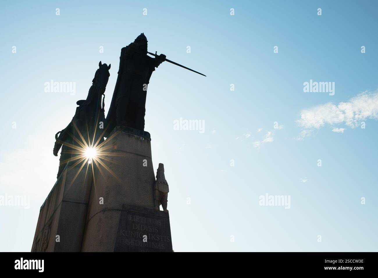 Sculpture du Grand-Duc Gediminas avec cheval à Vilnius, Lituanie Banque D'Images