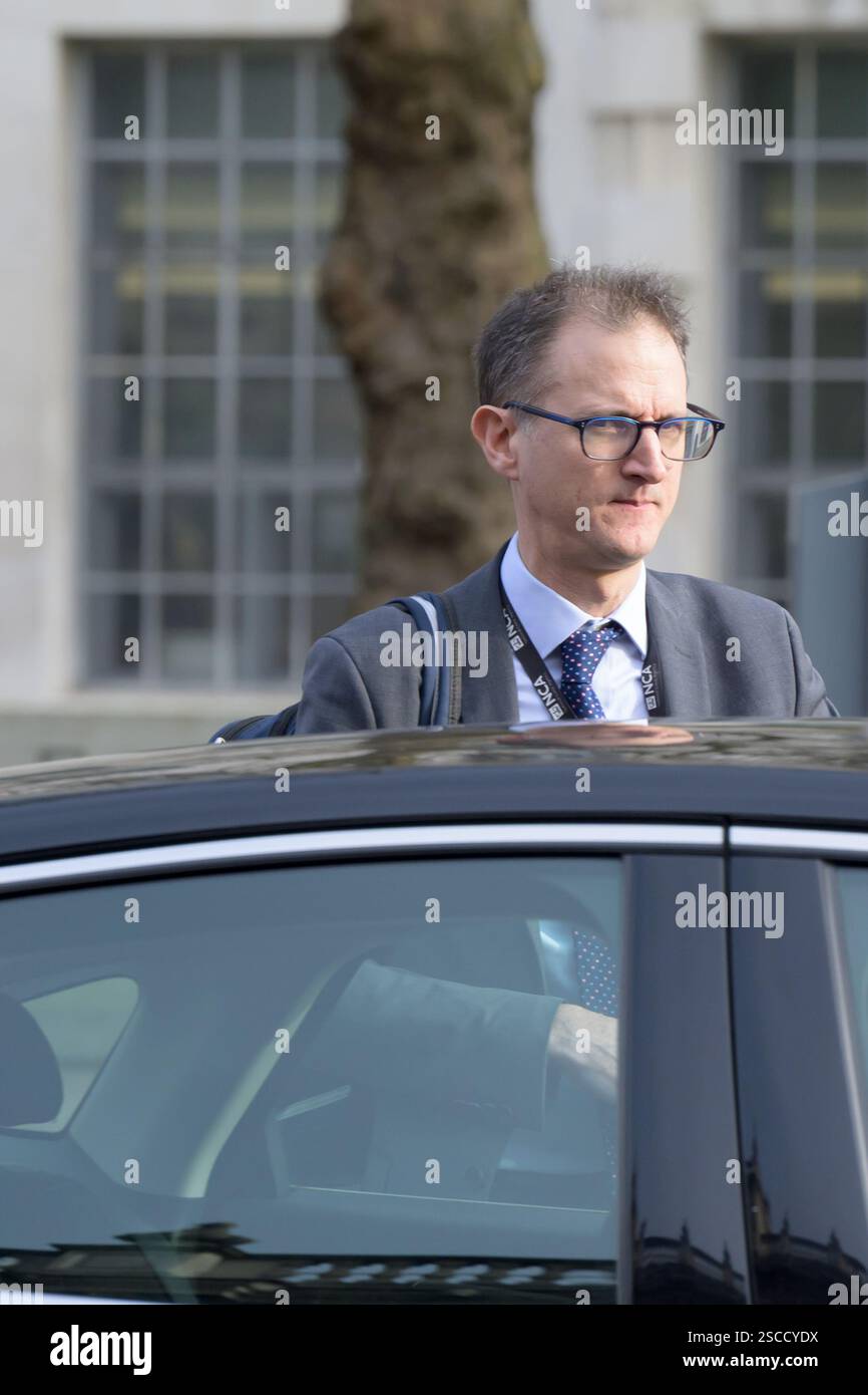 Graeme Biggar CBE - Directeur général de l'Agence nationale de lutte contre le crime (ANC) depuis 2021 - devant le Bureau du Cabinet à Whitehall, février 2025. Banque D'Images