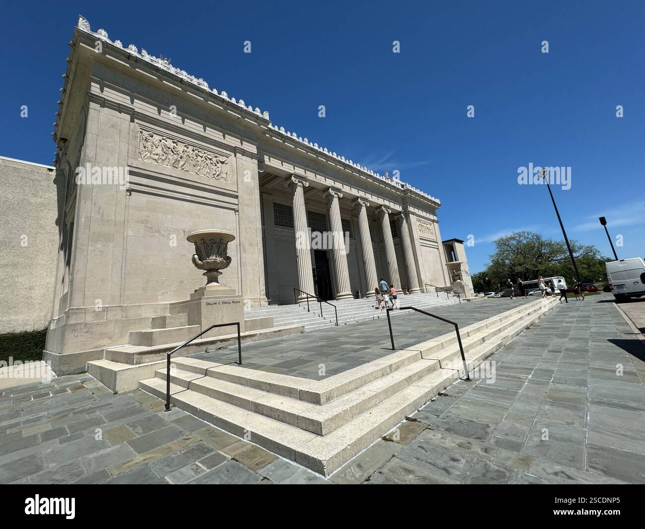 Musée d'art de la Nouvelle-Orléans (noma), présentant son architecture néoclassique et ses colonnes élégantes dans City Park, la Nouvelle-Orléans Banque D'Images