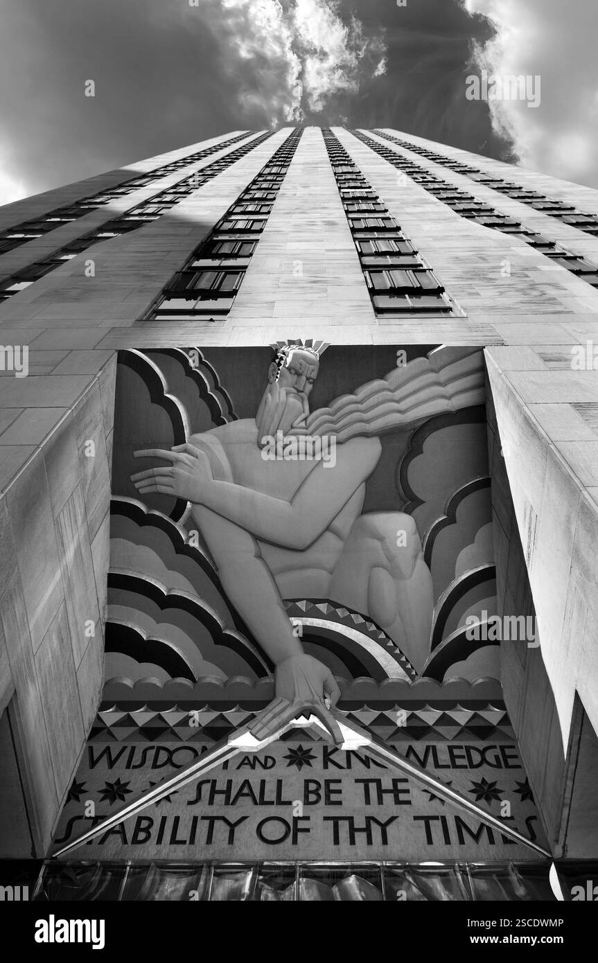 Relief Art Déco sur le Rockefeller Centre, immeuble de bureaux) New York City, USA, Amérique du Nord Banque D'Images