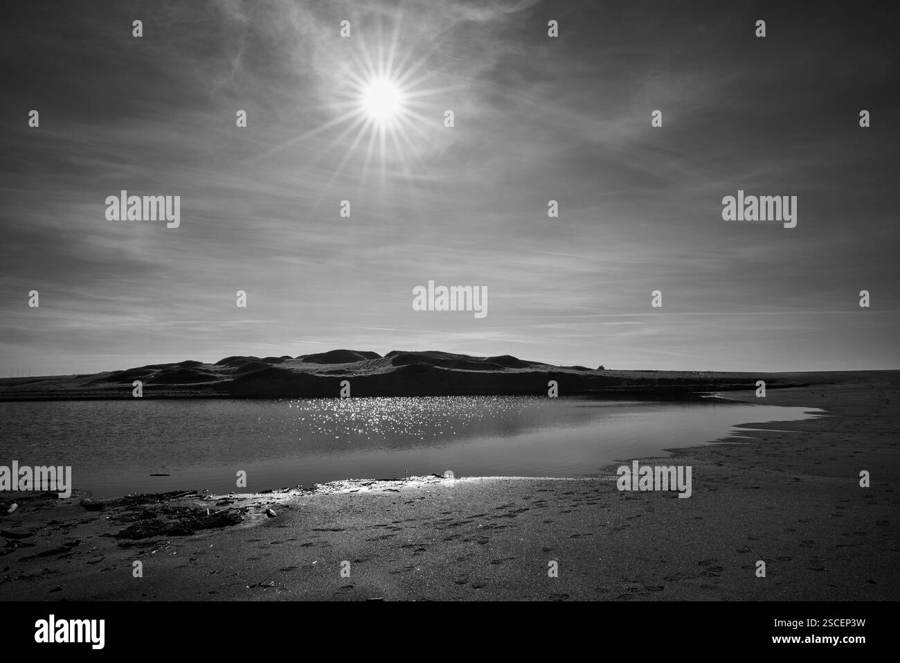 coucher de soleil sur une grande dune de sable et un lagon Banque D'Images