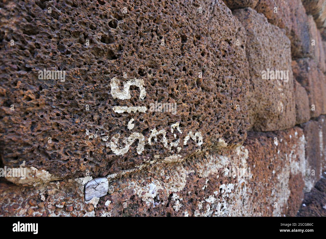 Détail de la latérite utilisée dans la construction du temple Muang Tam. Anciens sites de la province de Buriram, Thaïlande Banque D'Images