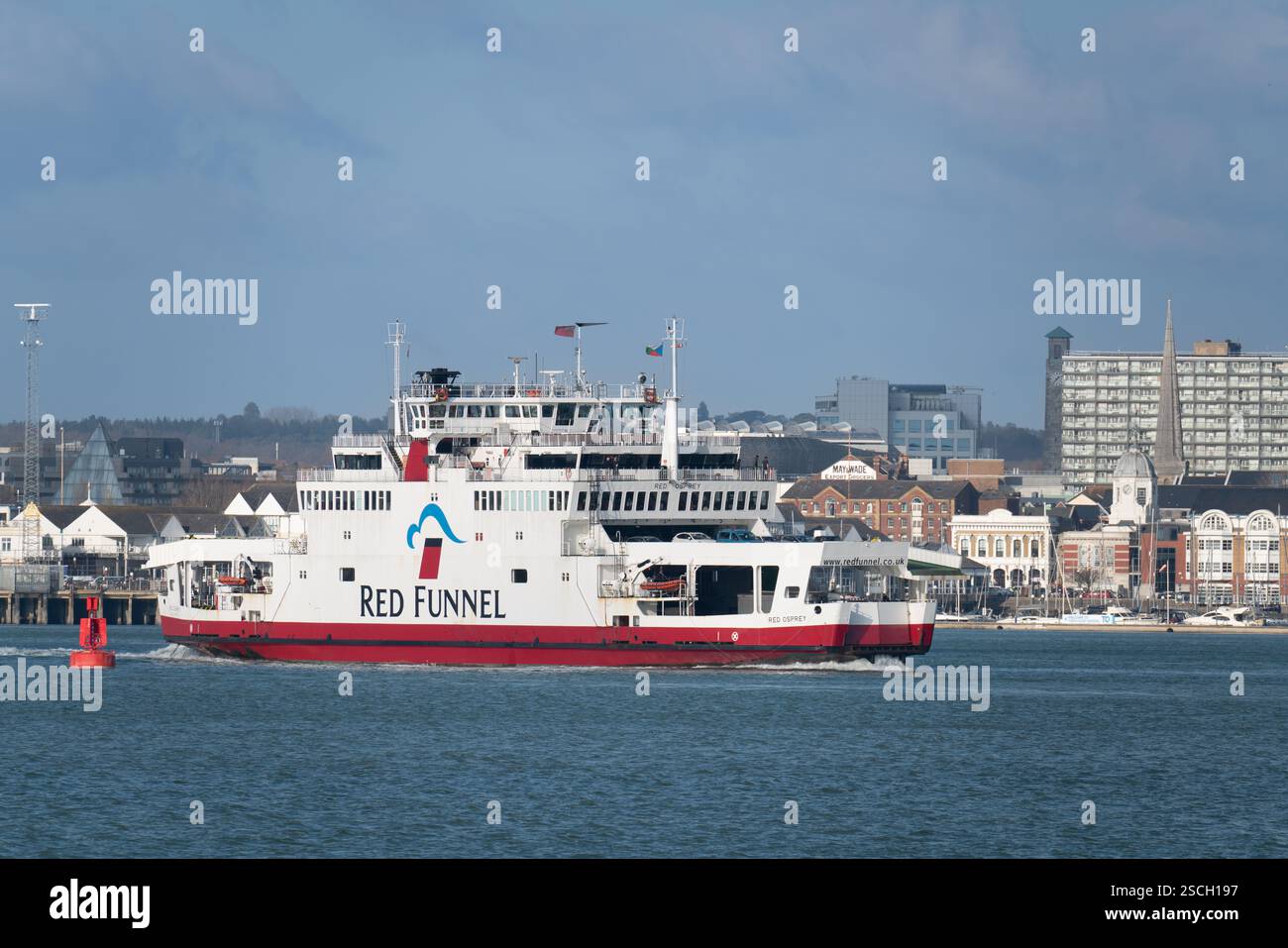 Le ferry Red Funnel part de Southampton pour l'île de Wight Banque D'Images