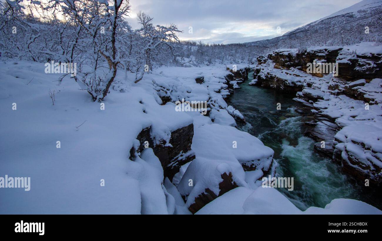 Rivière dans le parc national d'Abisko, Suède Banque D'Images