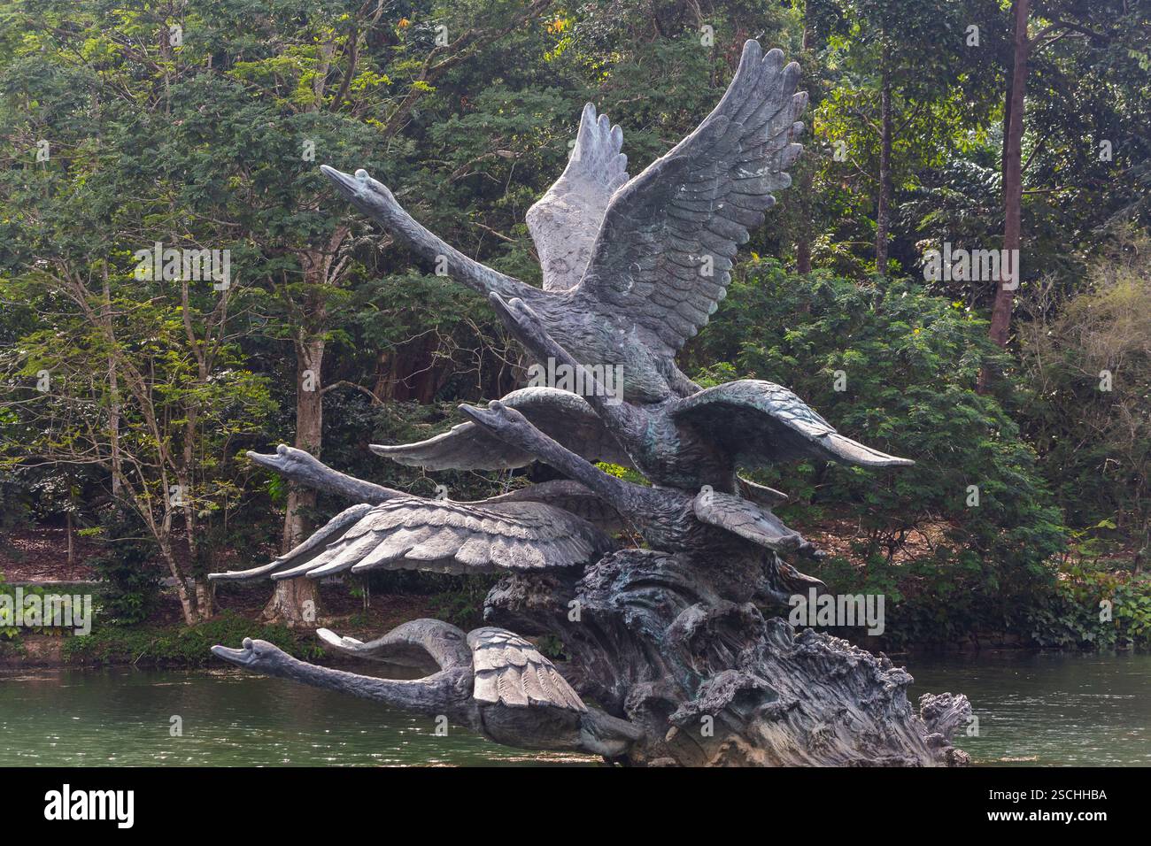 Sculpture en bronze du vol des cygnes, jardins botaniques de Singapour. Banque D'Images