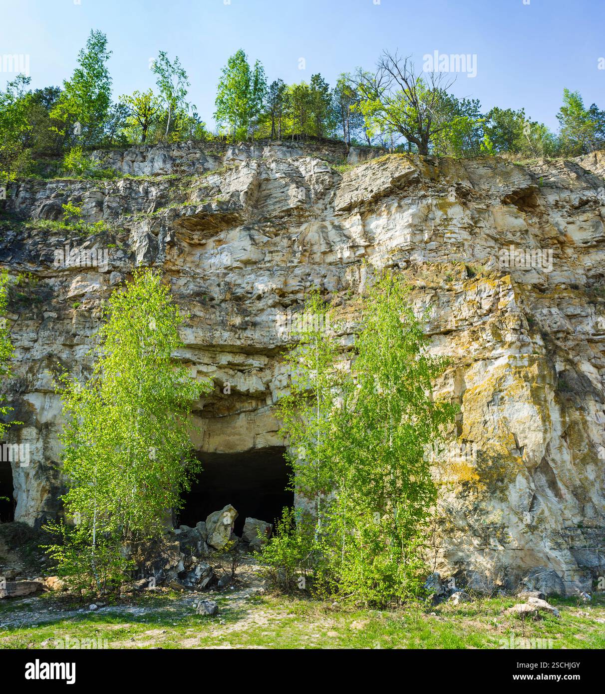 Les adits de Shiryaevo ont été percés au début du XXe siècle pour obtenir du calcaire de haute qualité. Région de Samara, Russie Banque D'Images