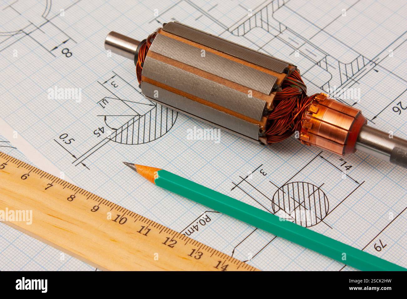 composants électriques et outils de mesure de papeterie contre les dessins Banque D'Images