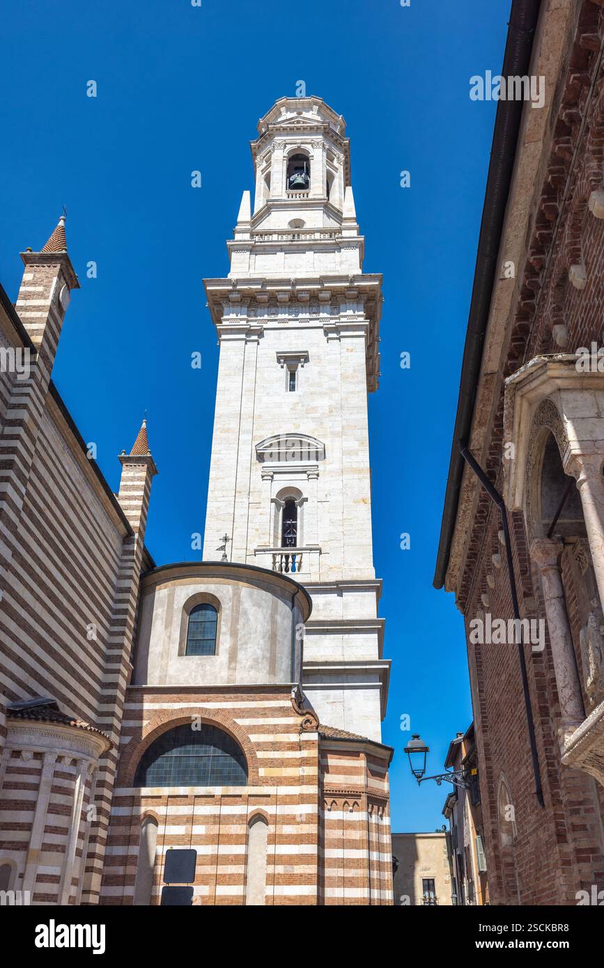 Vérone Cathédrale de Santa Maria Matricolare dans le centre historique de la ville de Vérone, Italie, Europe. Banque D'Images