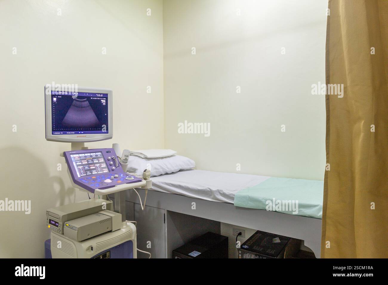 Équipement médical dans une clinique locale de Baguio City, Philippines, utilisé pour fournir des services médicaux et de santé essentiels à la communauté Banque D'Images